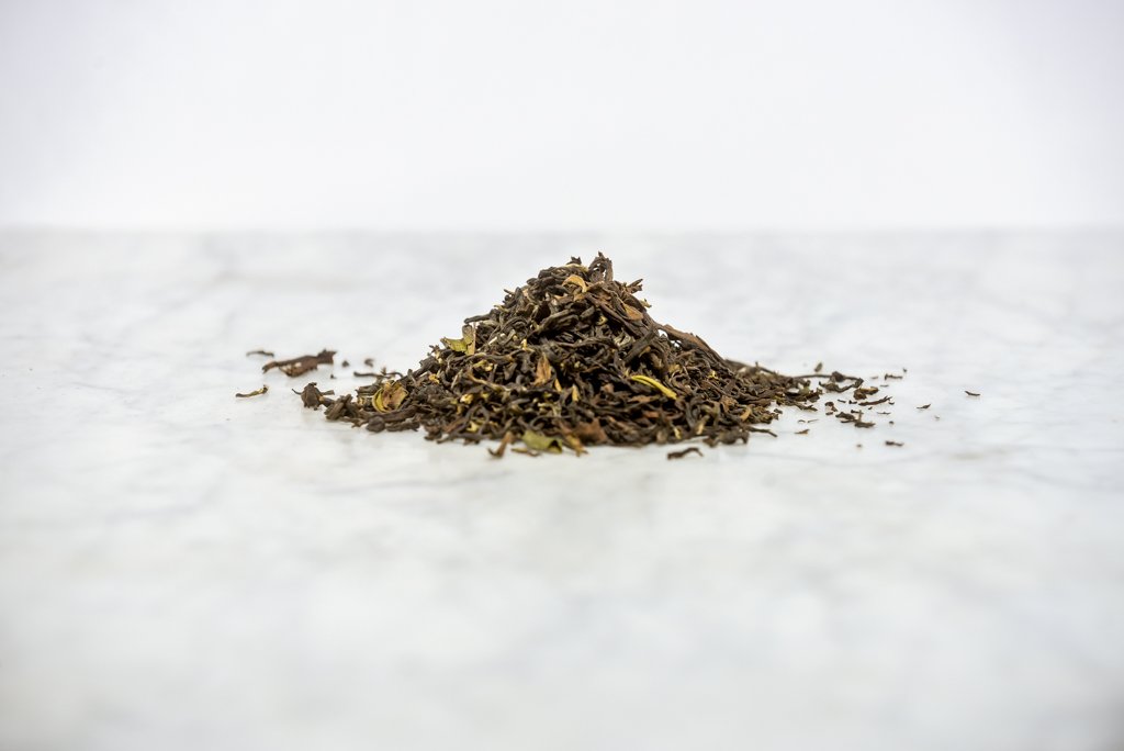 loose darjeeling tea leaves on a marble background